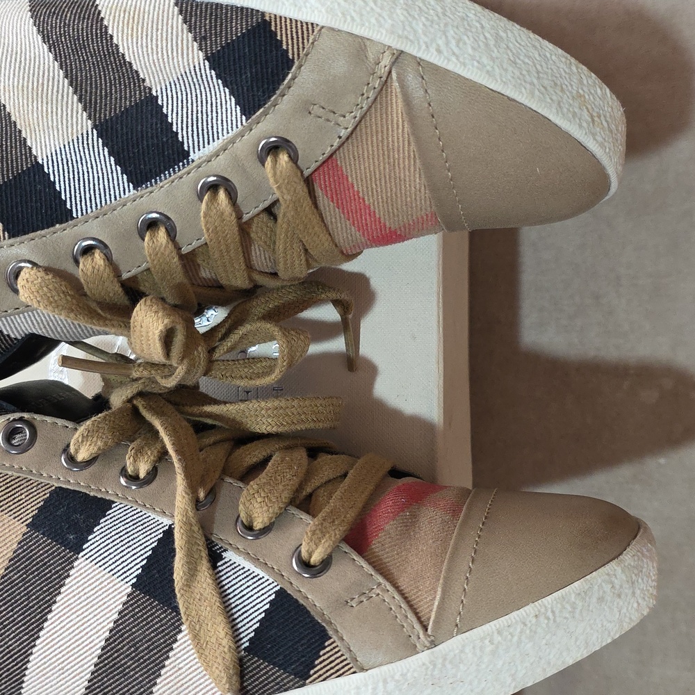 Burberry Beige and Red Sneakers - Picture 6 of 11